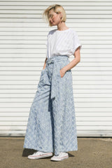 A textured denim pant - FP1269: LIGHT DENIM / Contemporary / L