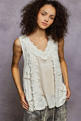 Sleeveless contrast floral lace crochet detail v-neck top: DOVE GREY / L