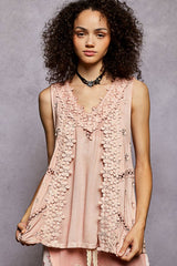 Sleeveless contrast floral lace crochet detail v-neck top: DOVE GREY / M