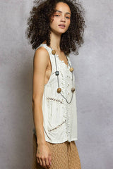 Sleeveless contrast floral lace crochet detail v-neck top: DOVE GREY / M