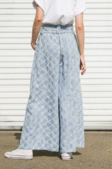 A textured denim pant - FP1269: LIGHT DENIM / Contemporary / L