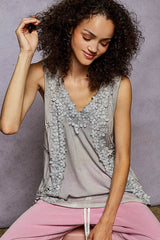 Sleeveless contrast floral lace crochet detail v-neck top: DOVE GREY / M