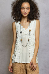 Sleeveless contrast floral lace crochet detail v-neck top: DOVE GREY / M