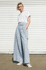 A textured denim pant - FP1269: LIGHT DENIM / Contemporary / S