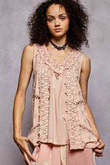 Sleeveless contrast floral lace crochet detail v-neck top: DOVE GREY / S