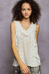 Sleeveless contrast floral lace crochet detail v-neck top: DOVE GREY / L