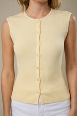 ROUND NECK SLEEVELESS BUTTON DOWN RIBBED TOP: BUTTER / S
