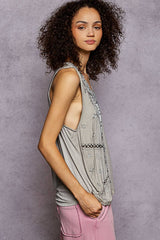 Sleeveless contrast floral lace crochet detail v-neck top: DOVE GREY / S